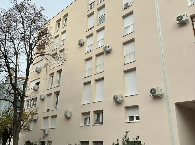 Donatus - Modern Near The Bridge/centre *