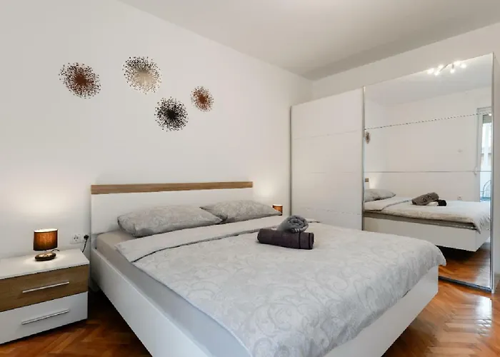 Donatus - Modern Near The Bridge/centre